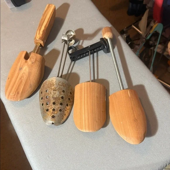 Lot Shoetrees-Natural Brown Cedar/Silver. 2 pairs and 4 individual. See photos - Picture 1 of 3